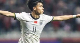 有追求！拒德甲冷板凳选择留守，王钰栋在浙江新战术下苦练射门剑指金靴