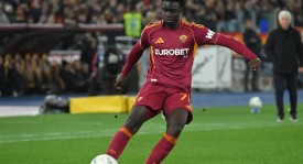 罗马终结两连败，19岁法国新星头球破门助力球队逼近意甲前四